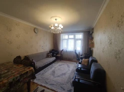 Satılır köhnə tikili 3 otaqlı 80 m², Xalqlar Dostluğu m.