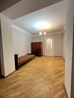 Satılır köhnə tikili 5 otaqlı 140 m²,  Avtovağzal m.