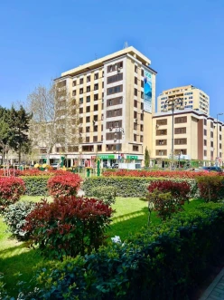 Satılır köhnə tikili 3 otaqlı 48 m², Azadlıq prospekti m.