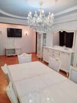 Sale new building 4 rooms 131 m²,  Insaatchilar m.