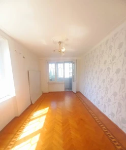 Satılır köhnə tikili 1 otaqlı 45 m², Azadlıq prospekti m.