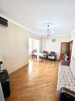 Satılır köhnə tikili 4 otaqlı 100 m², Azadlıq prospekti m.