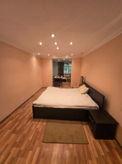 Satılır köhnə tikili 2 otaqlı 40 m²,  İnşaatçılar m.