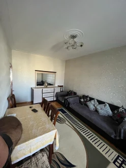 Satılır köhnə tikili 3 otaqlı 85 m², İnşaatçılar m.