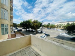 Satılır köhnə tikili 4 otaqlı 120 m², Elmlər Akademiyası m.