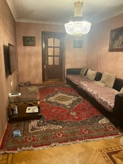 Satılır köhnə tikili 4 otaqlı 100 m², Gənclik m.