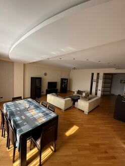 Satılır yeni tikili 4 otaqlı 200 m²,  28 May m.