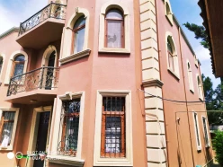 Satılır ev/villa 8 otaqlı 375 m², Xalqlar Dostluğu m.