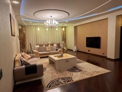 Satılır yeni tikili 4 otaqlı 200 m²,  Elmlər Akademiyası m.