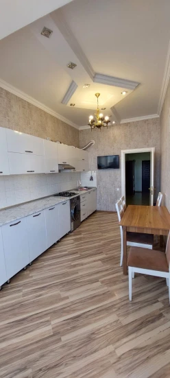 İcarə yeni tikili 3 otaqlı 100 m²,  Memar Əcəmi m.