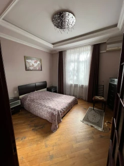 Satılır köhnə tikili 4 otaqlı 127 m², Badamdar q.