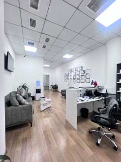 İcarə ofis 6 otaqlı 131 m²,  28 May m.