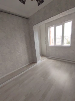 Satılır köhnə tikili 2 otaqlı 45 m², Azadlıq prospekti m.
