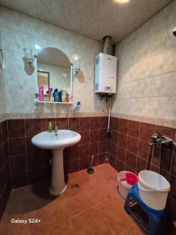 Satılır köhnə tikili 2 otaqlı 60 m²,  İnşaatçılar m.