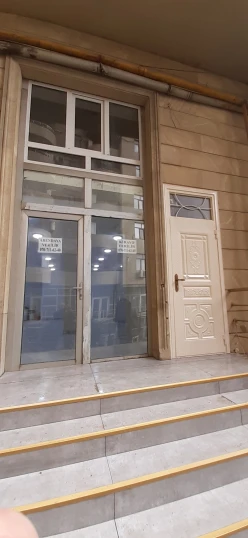 Продаётся 1-комнатное помещение 130 м² рядом с метро İnşaatçılar.