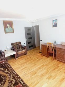 Satılır köhnə tikili 3 otaqlı 80 m², İnşaatçılar m.