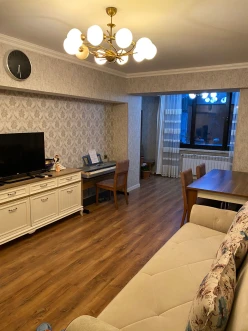 Satılır köhnə tikili 4 otaqlı 110 m², Badamdar q.