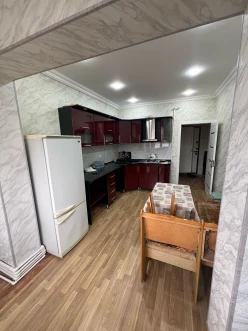 İcarə köhnə tikili 2 otaqlı 65 m², İnşaatçılar m.