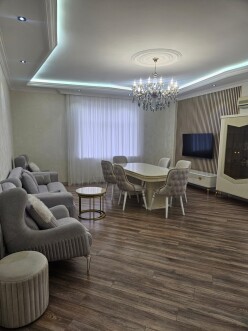İcarə yeni tikili 3 otaqlı 145 m²,  28 May m.
