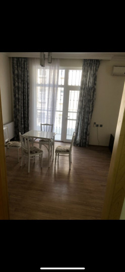 İcarə köhnə tikili 1 otaqlı 40 m², Elmlər Akademiyası m.