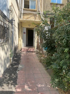 İcarə köhnə tikili 1 otaqlı 40 m², Elmlər Akademiyası m.