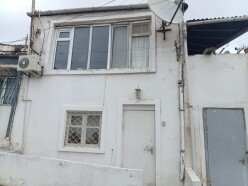 Satılır köhnə tikili 4 otaqlı 110 m², İçəri Şəhər m. Satılır köhnə tikili 4 otaqlı 110 m², İçəri Şəhər m.