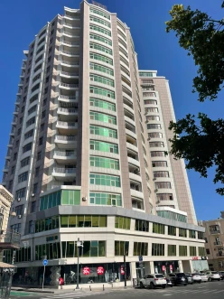 İcarə yeni tikili 4 otaqlı 270 m²,  28 May m.