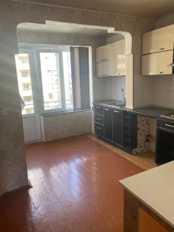 Satılır köhnə tikili 2 otaqlı 70 m², Əhmədli m.