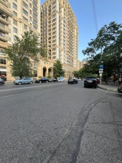 Satılır köhnə tikili 1 otaqlı 35 m²,  Elmlər Akademiyası m.